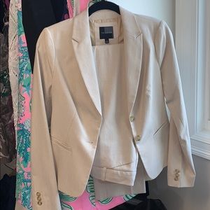 The limited beige houndstooth suit set